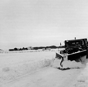 Lastbil med sneplov