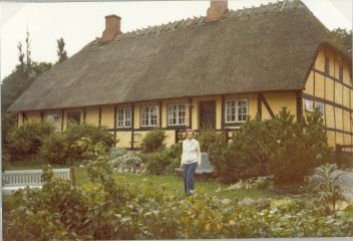 Degnehuset 1979 fra haven